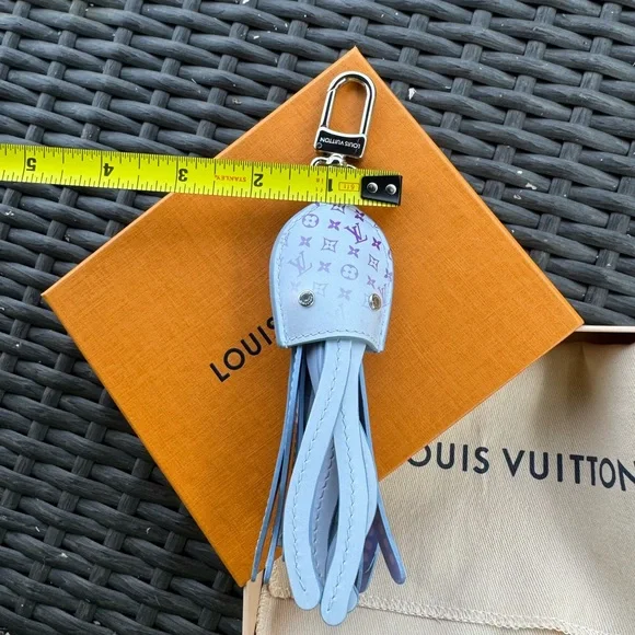 Louis Vuitton x Pharrell Blue Octopus Keychain Charm Sold Out - Picture 5 of 6